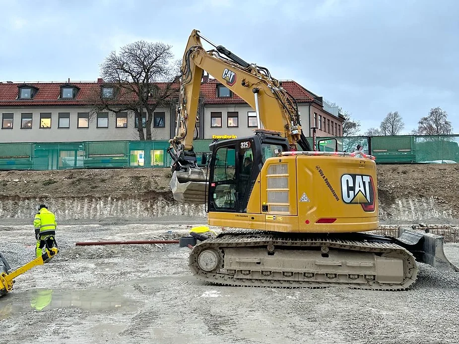 CAT excavator with Makin' 3D machine control