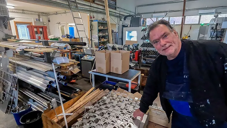 Sorting of waste products in the factory