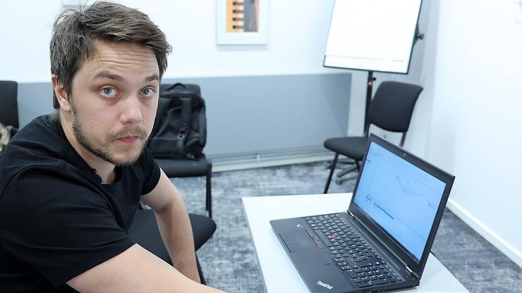 Surveying Engineer working with Surface Logging